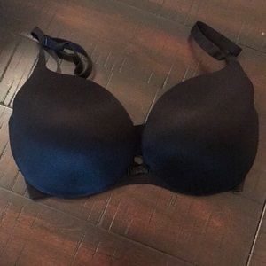 Victoria's Secret bombshell Demi bra